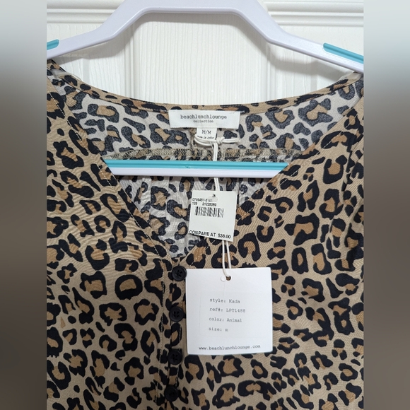 Beach lunch lounge semi cropped tie front leopard top - Picture 3 of 3